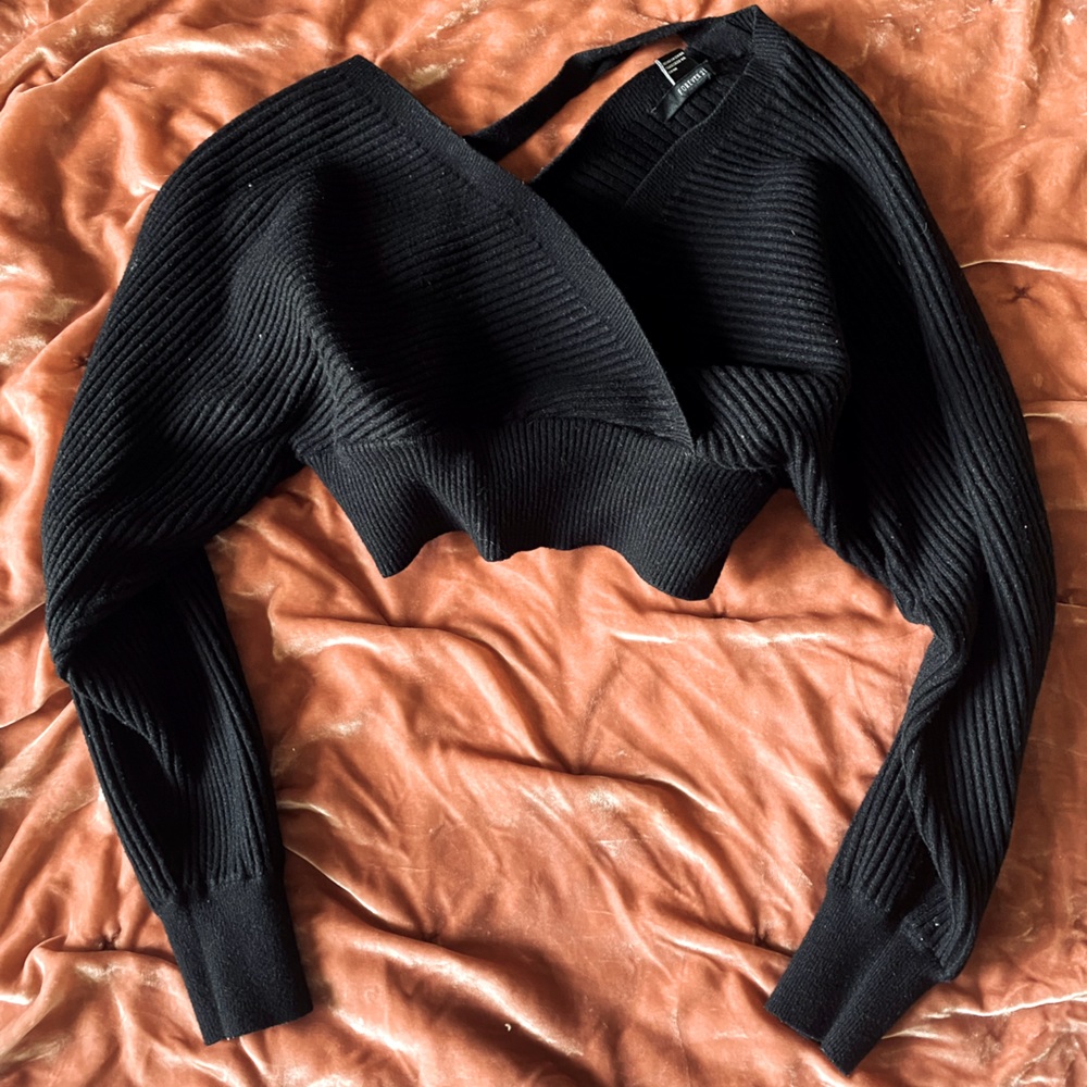 Forever 21 cropped black batwing sweater size XS
